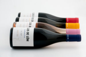 Los cuatro vinos de Clos de Lôm, puntuados entre 93 y 95 en su estreno en la Guía de la Semana Vitivinícola, una de las más prestigiosas de nuestro país 