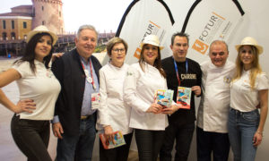 Los Abetos representan a la Asociación Gastronómica de la Cassola de Sant Blai en FITUR