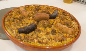 Los Abetos representan a la Asociación Gastronómica de la Cassola de Sant Blai en FITUR